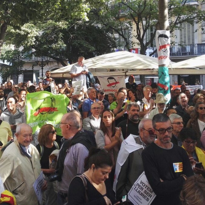 Concentració davant el departament d'economia