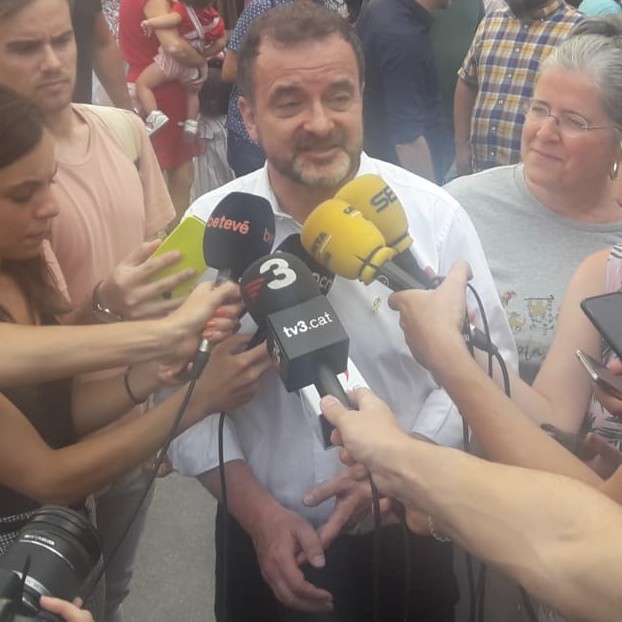 Bosch atèn els mitjans abans del pregó a Gràcia