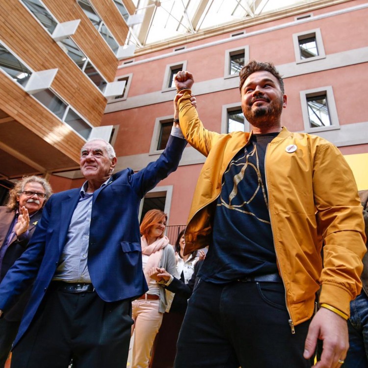 Ernest Maragall i Gabriel Rufián en el moment de finalitzat l'acte